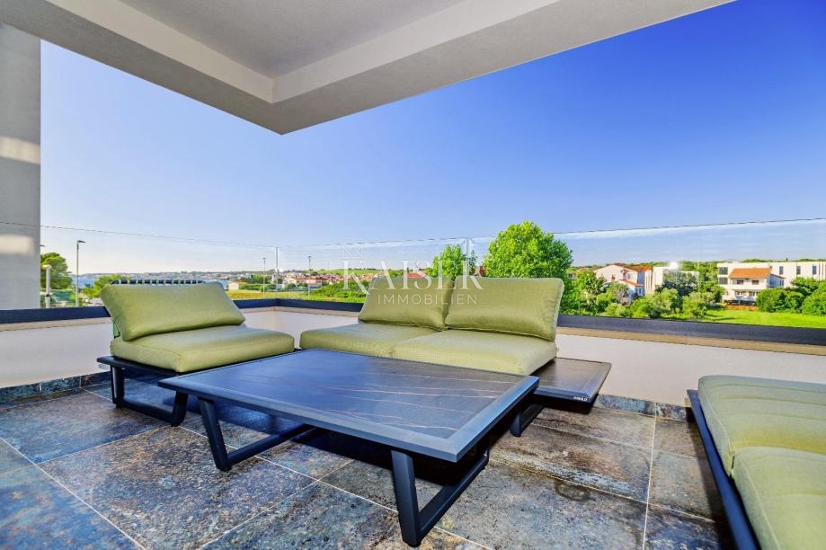 Petrčane novogradnja pritličje 3 spalnice + dnevna soba blizu morja