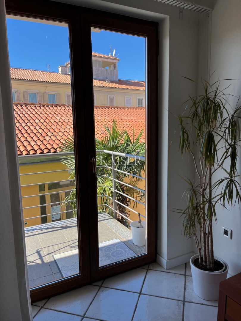 Istra - Poreč, trisobno stanovanje v centru Poreča, 100 m od morja