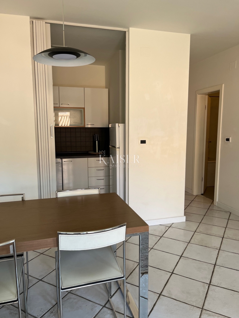 Istra - Poreč, trisobno stanovanje v centru Poreča, 100 m od morja