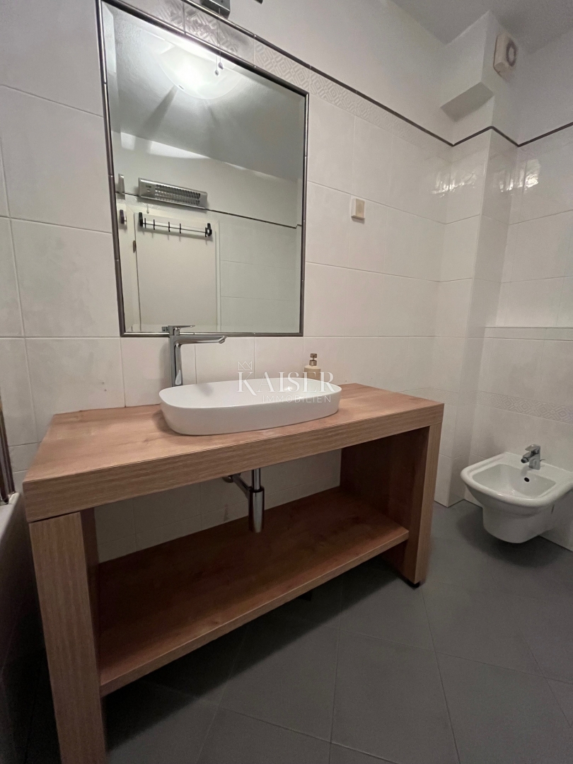 Istra - Poreč, trisobno stanovanje v centru Poreča, 100 m od morja