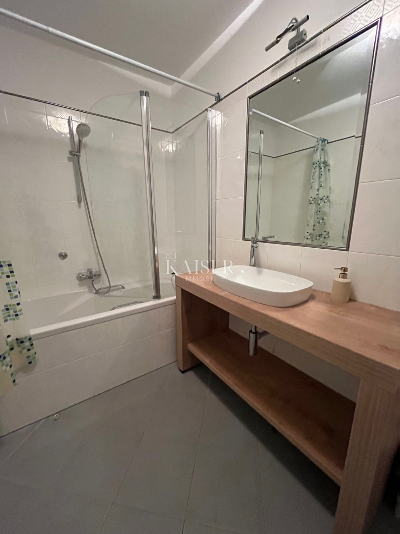 Istra - Poreč, trisobno stanovanje v centru Poreča, 100 m od morja