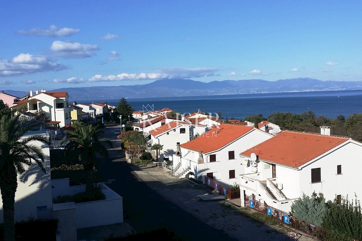 Otok Krk, Njivice - apartmajska hiša s pogledom na morje