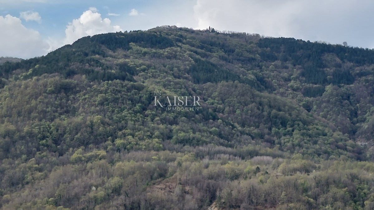  Zazidljivo zemljišče Motovun, 1.062m2