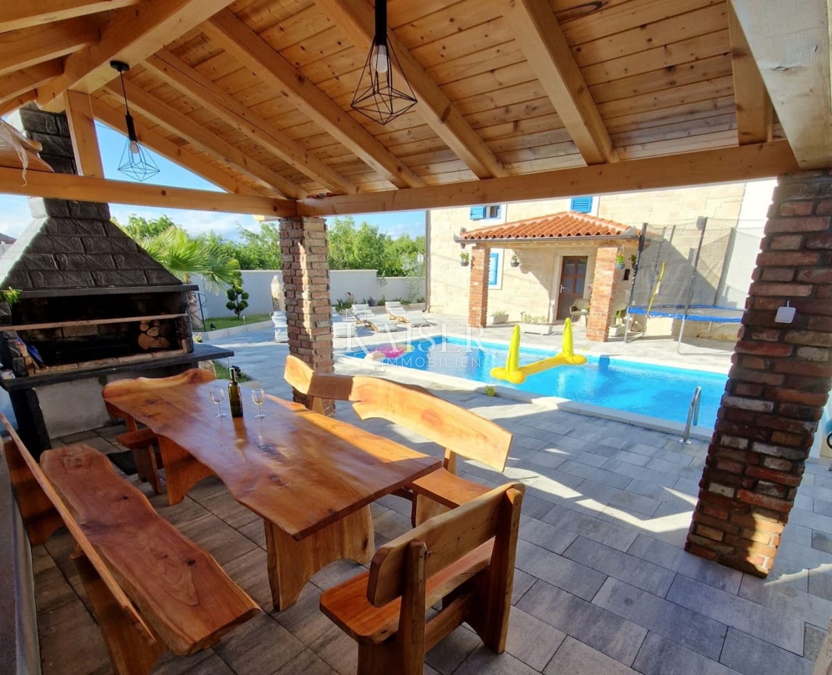 Otok Krk, okolica Dobrinja - adaptirana starina