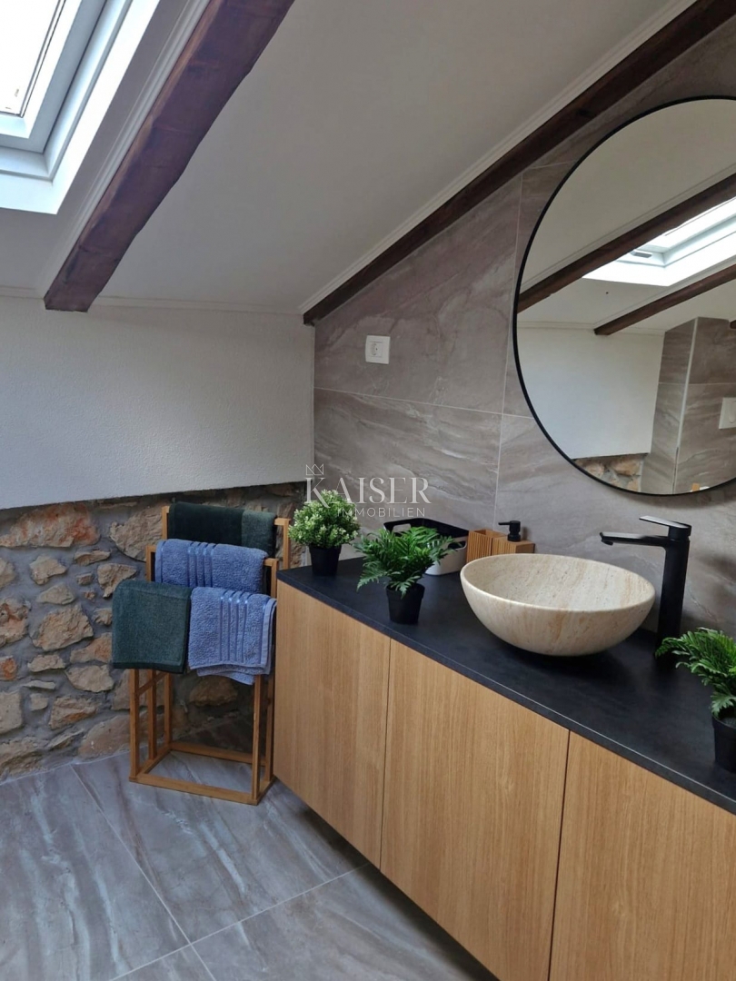 Otok Krk, okolica Dobrinja - adaptirana starina