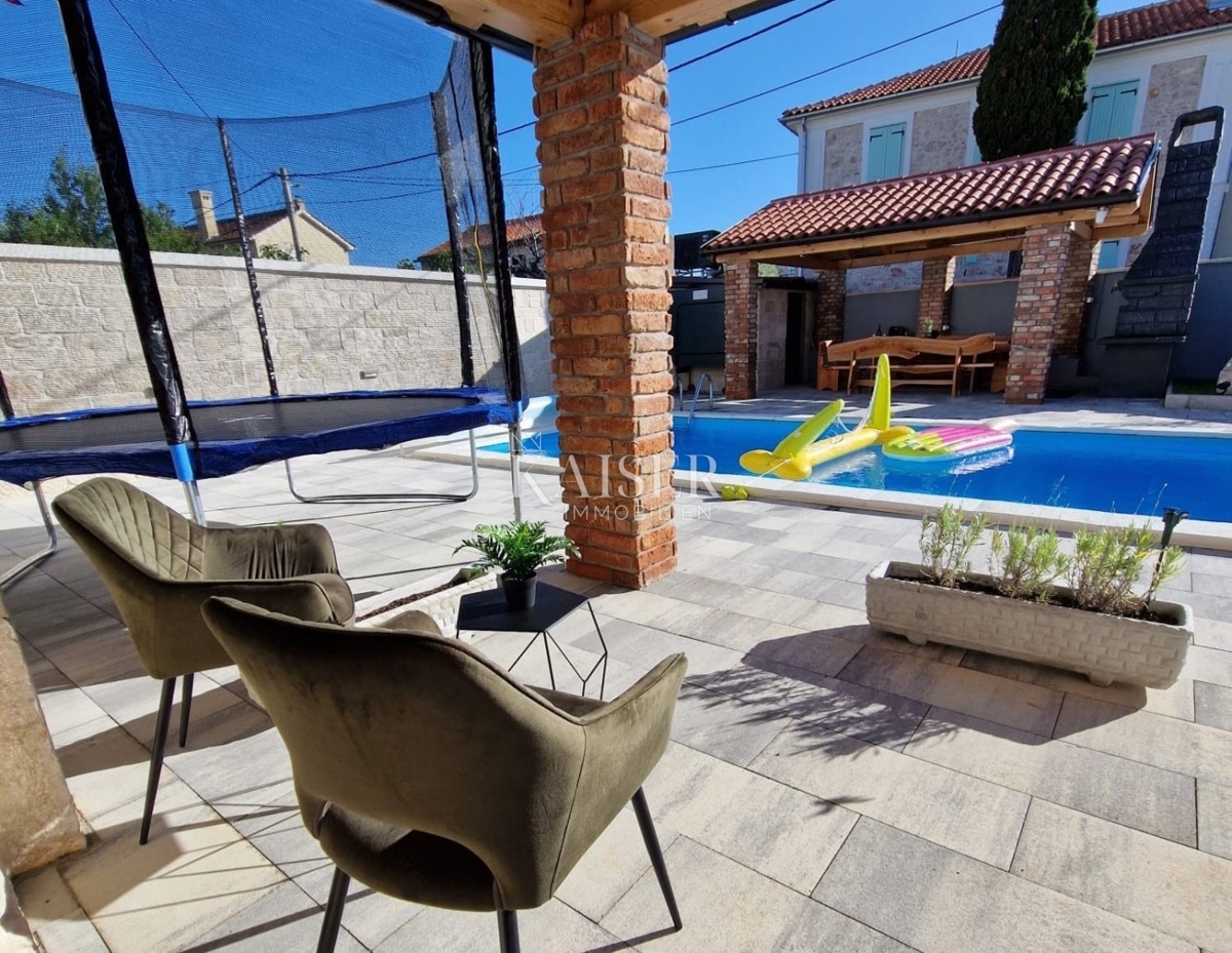 Otok Krk, okolica Dobrinja - adaptirana starina