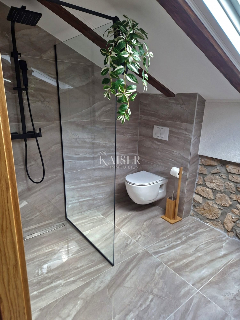 Otok Krk, okolica Dobrinja - adaptirana starina