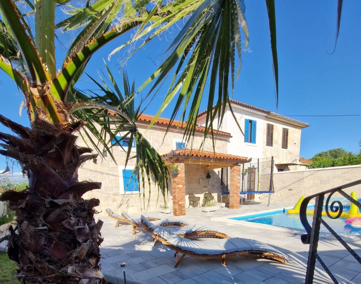 Otok Krk, okolica Dobrinja - adaptirana starina