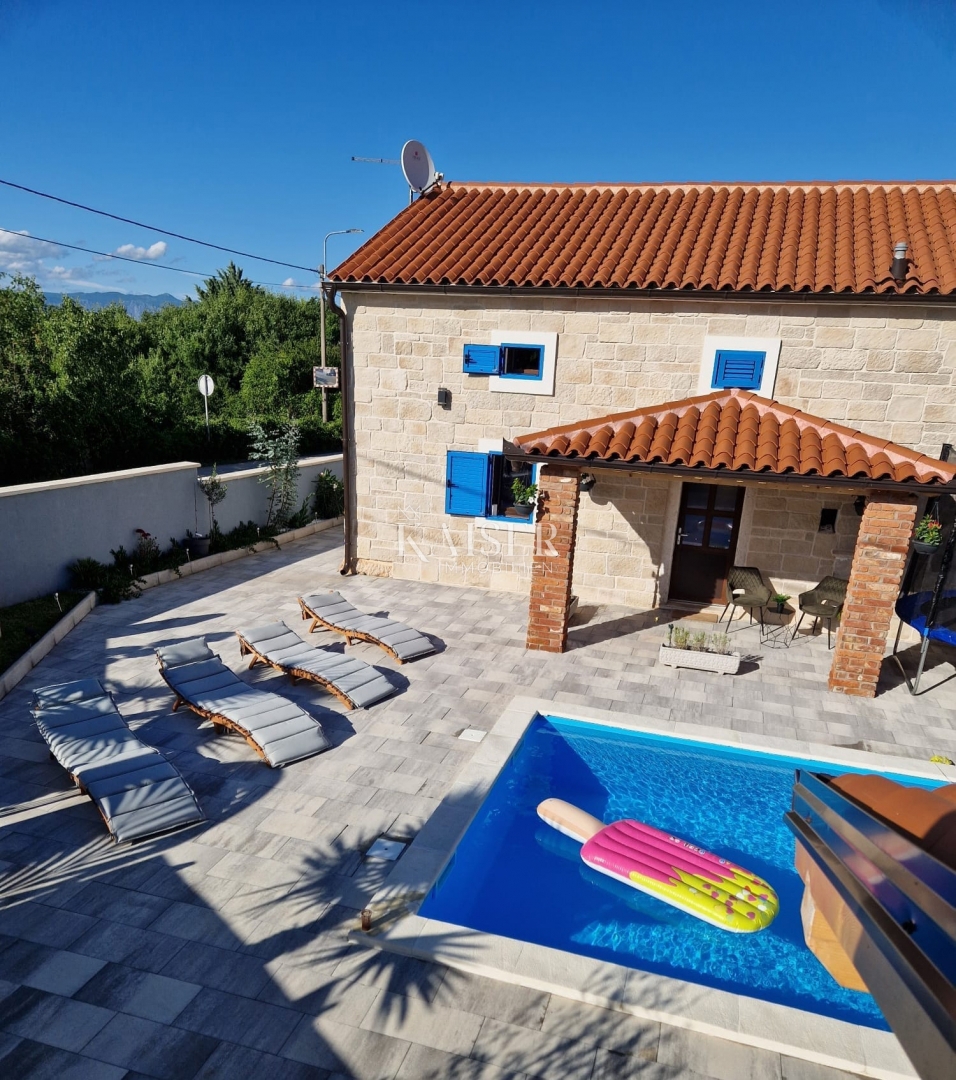 Otok Krk, okolica Dobrinja - adaptirana starina