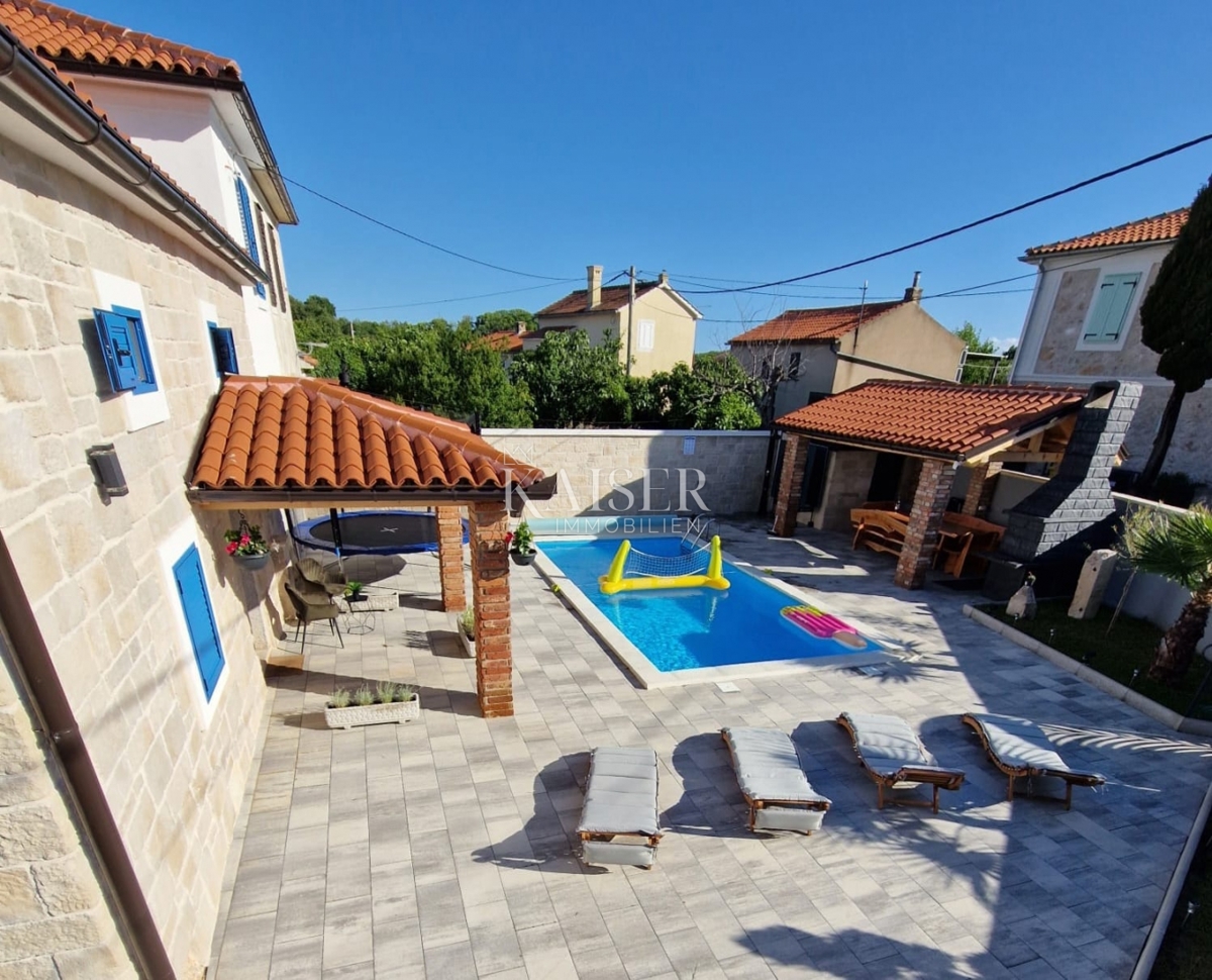 Otok Krk, okolica Dobrinja - adaptirana starina