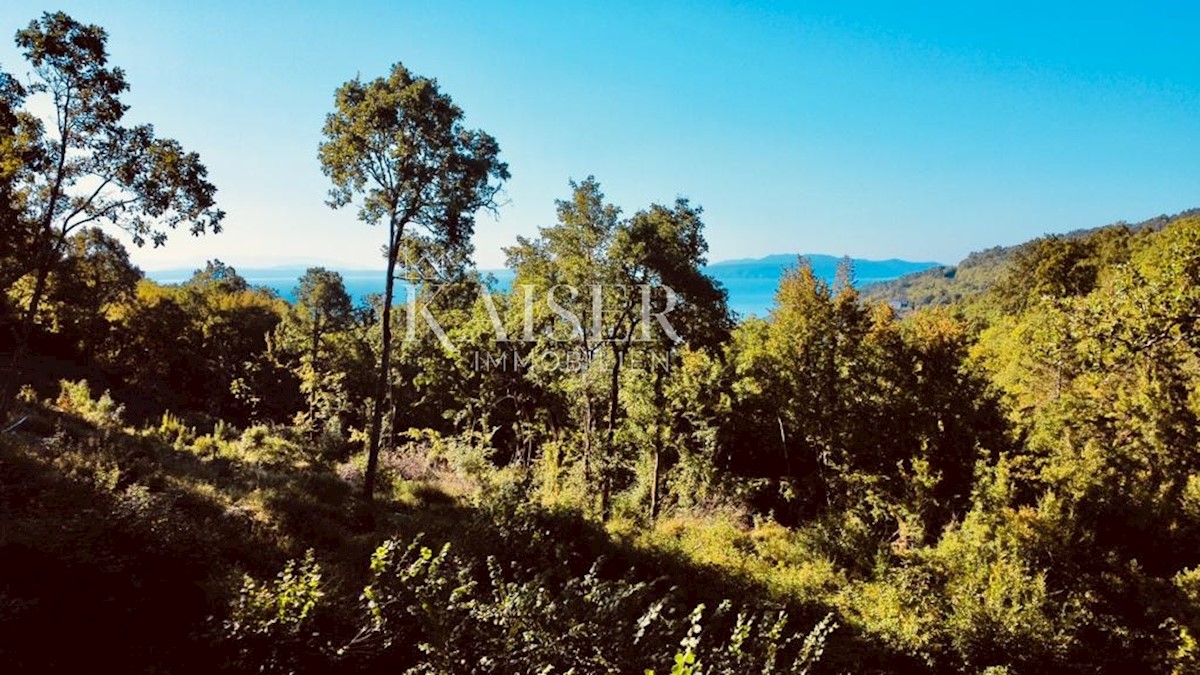 Matulji, Bregi - Gradbena parcela z idejnim projektom za gradnjo hiše