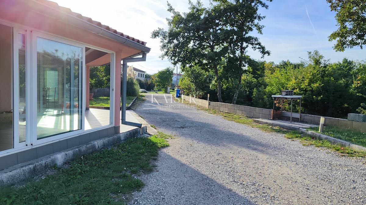 Marčana, okolica - posestvo s hišo in gradbiščem, 20.000 m2