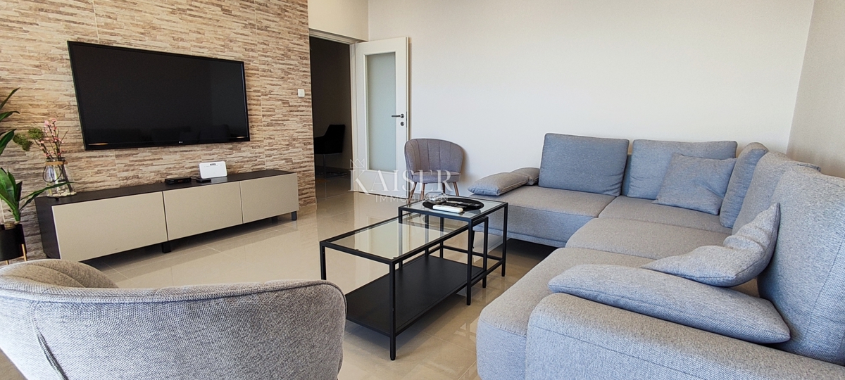 Ičići - apartma 1. red do obale, 70 m2
