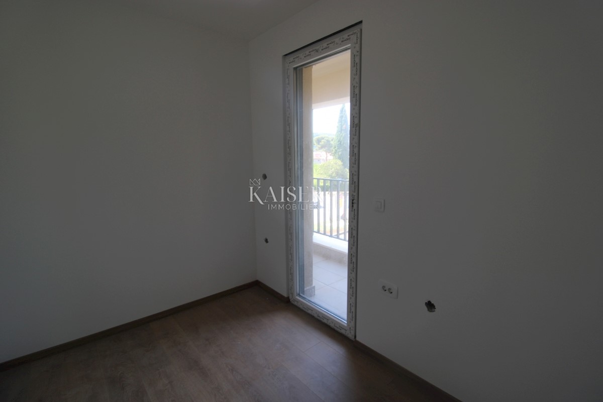 Labin, center - 2 sobno stanovanje s teraso, 76 m2