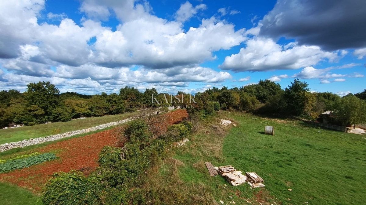 Vodnjan, okolica - prenovljena hiša 140m2 s pogledom na morje 