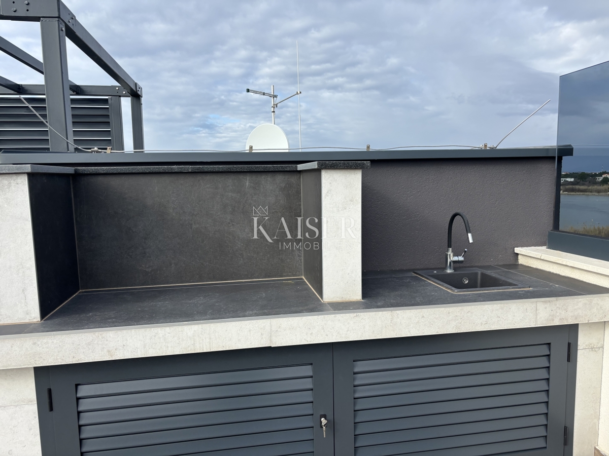 Zadar, Privlaka, prostorno, moderno stanovanje 70 m od morja