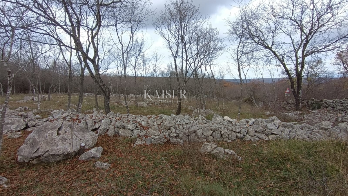 Otok Krk, Krk- Kmetijsko zemljišče 1130 m2 z dovozom 