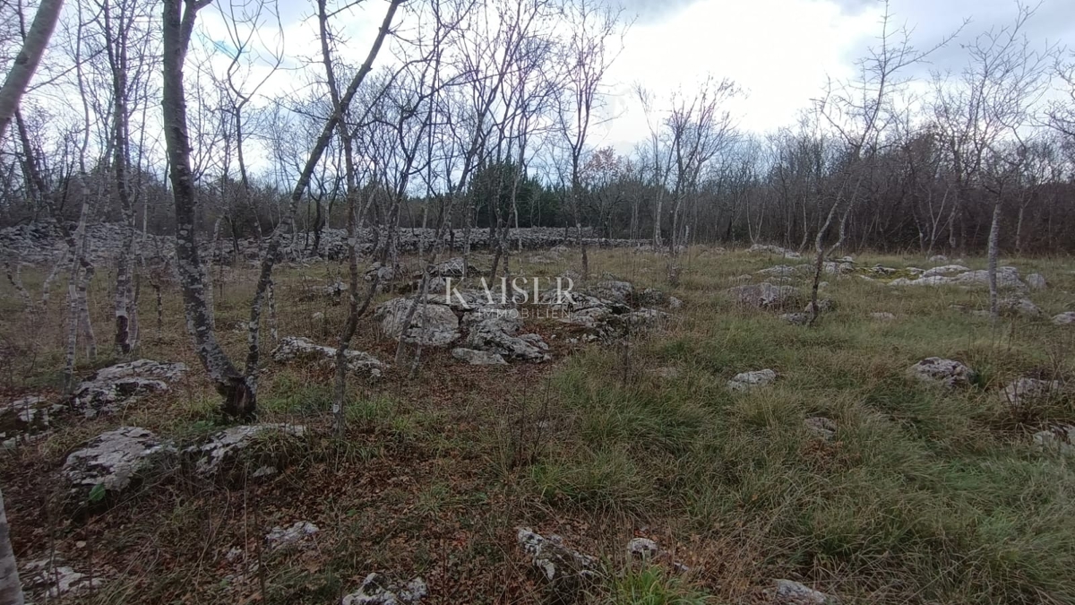 Otok Krk, Krk- Kmetijsko zemljišče 1130 m2 z dovozom 