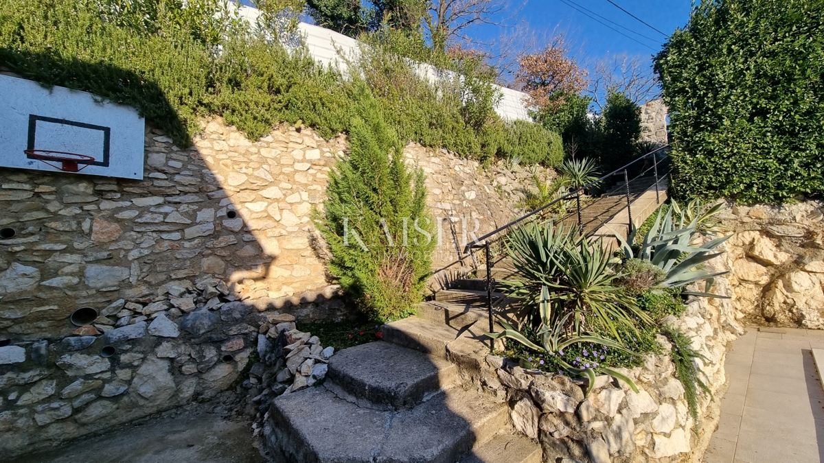 Crikvenica, Tribalj - lepa kamnita hiša z vrtom