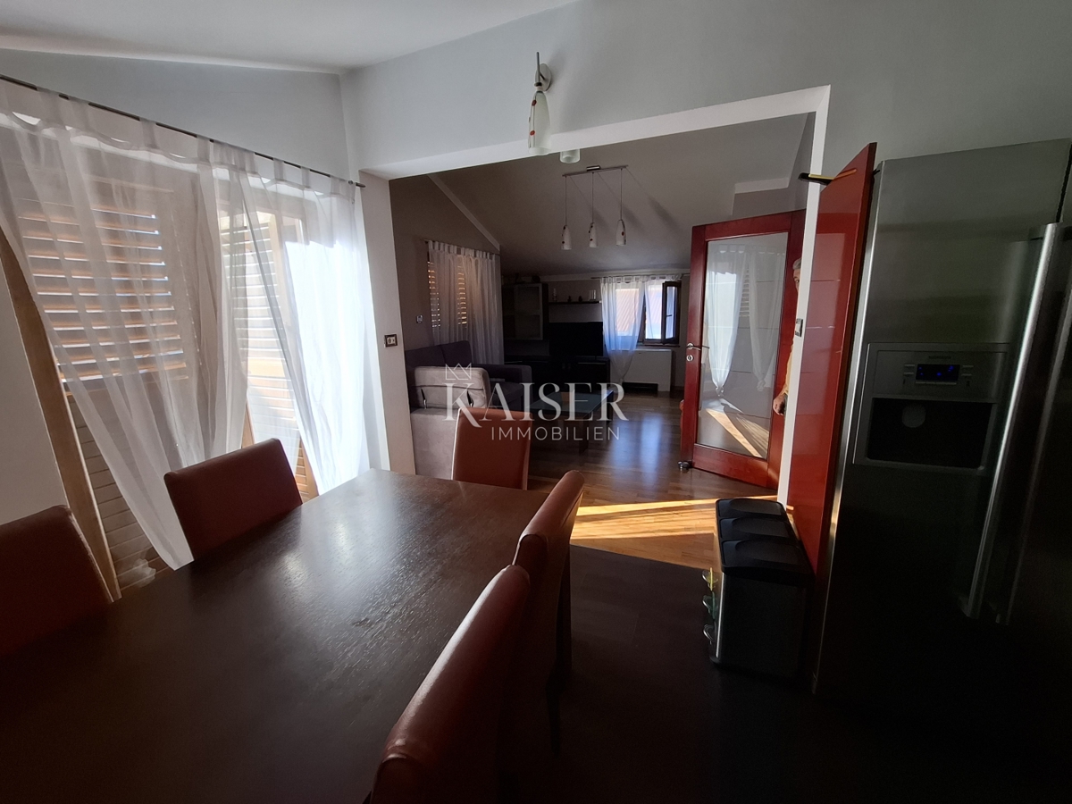 Otok Cres, Cres, hiša z več apartmaji