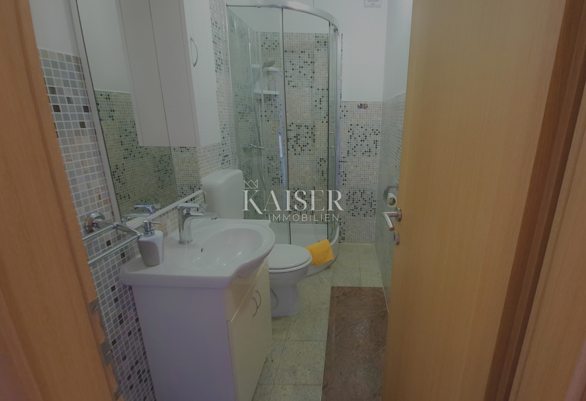Otok Cres, Cres, hiša z več apartmaji
