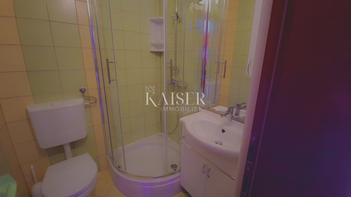 Otok Cres, Cres, hiša z več apartmaji