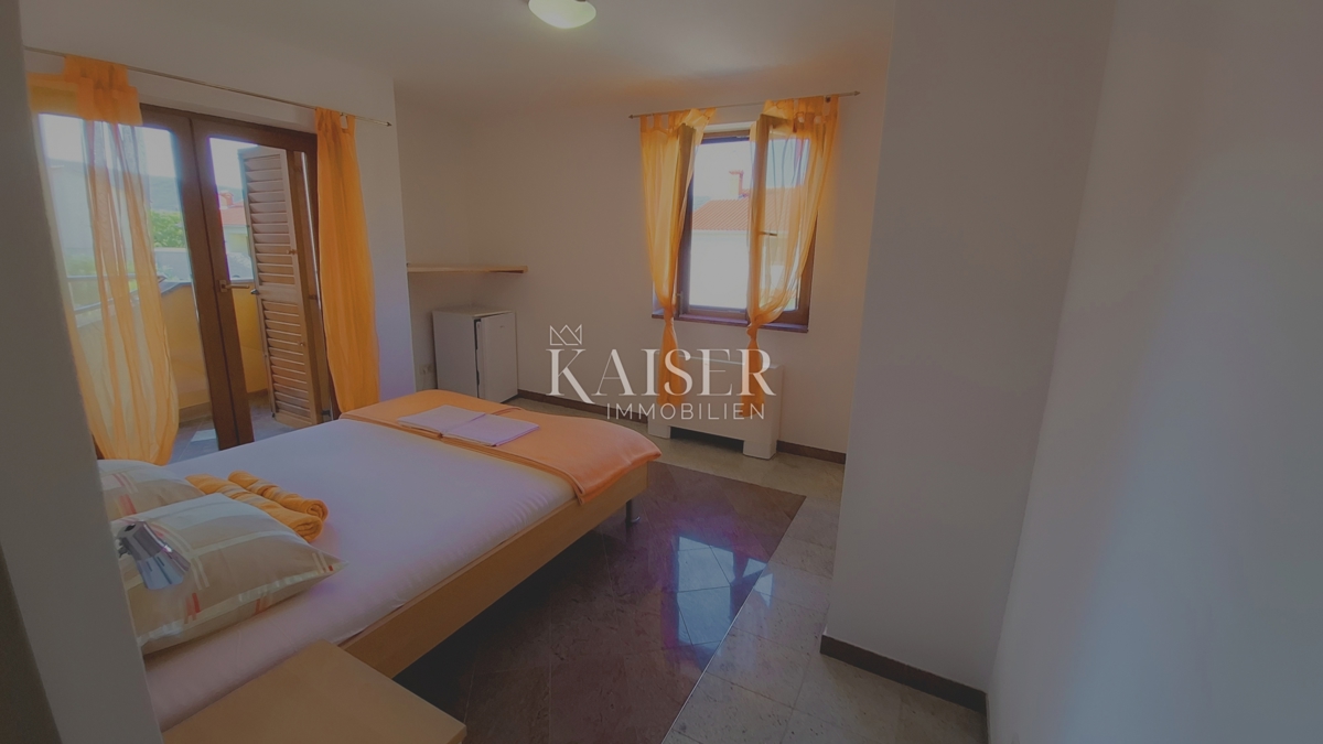 Otok Cres, Cres, hiša z več apartmaji