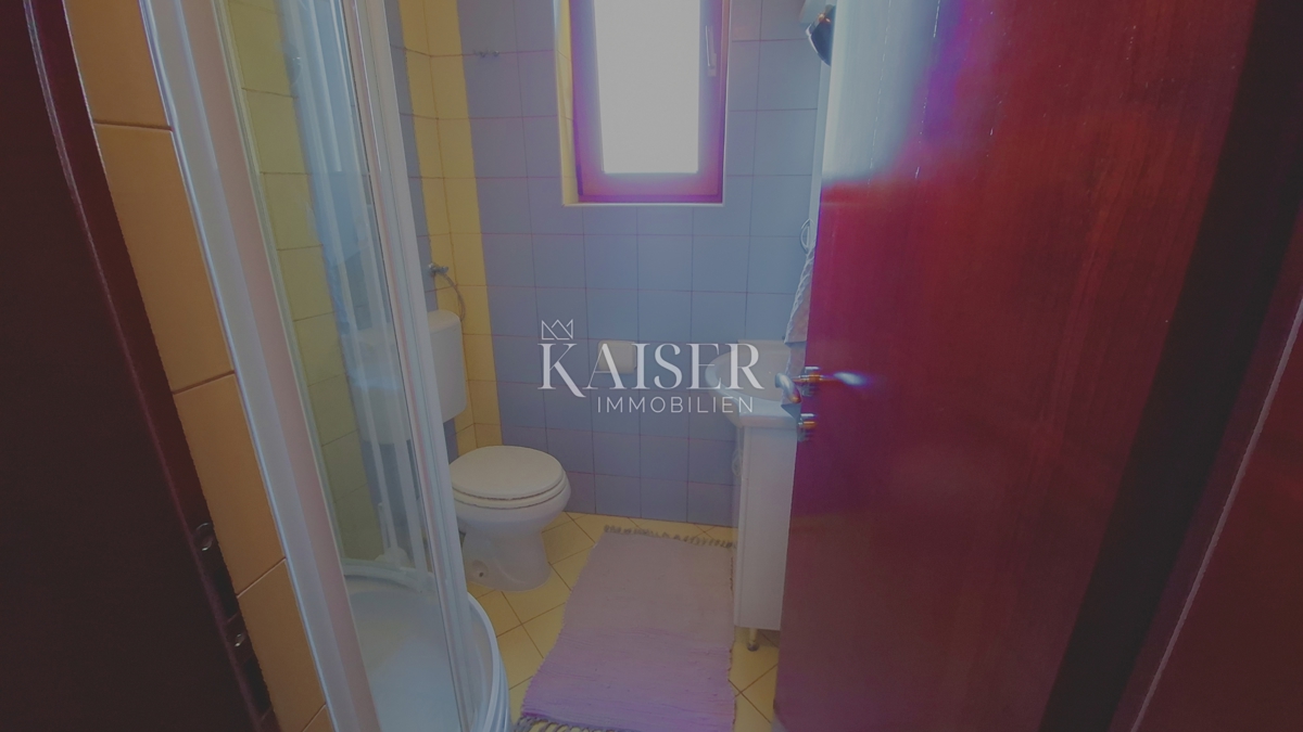 Otok Cres, Cres, hiša z več apartmaji