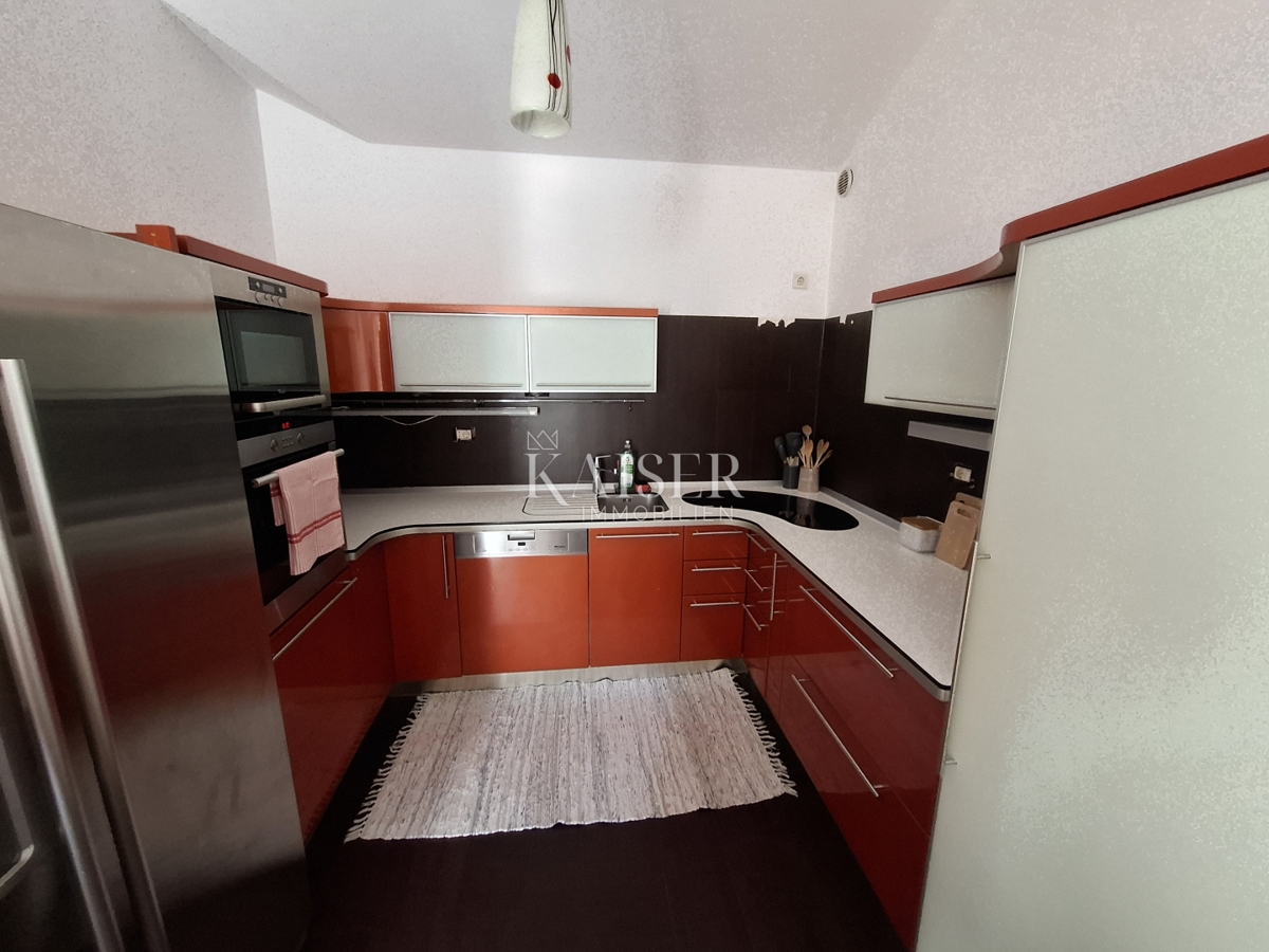 Otok Cres, Cres, hiša z več apartmaji