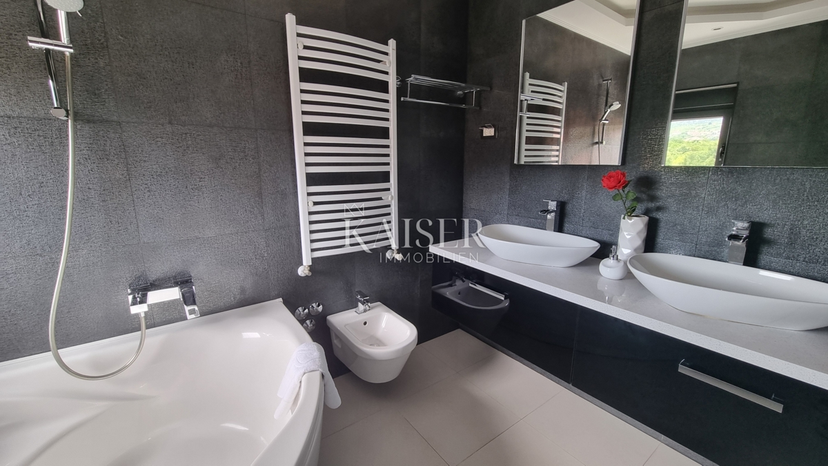 Vila Šmrika, Kraljevica, 400m2
