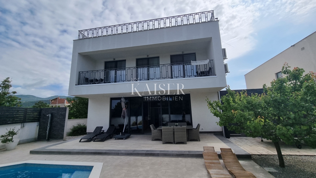 Vila Šmrika, Kraljevica, 400m2