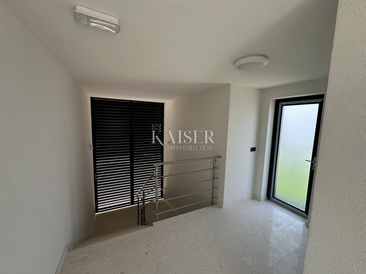 Zadar, Diklo, 92,4 m2, strešna terasa, 50 m od morja