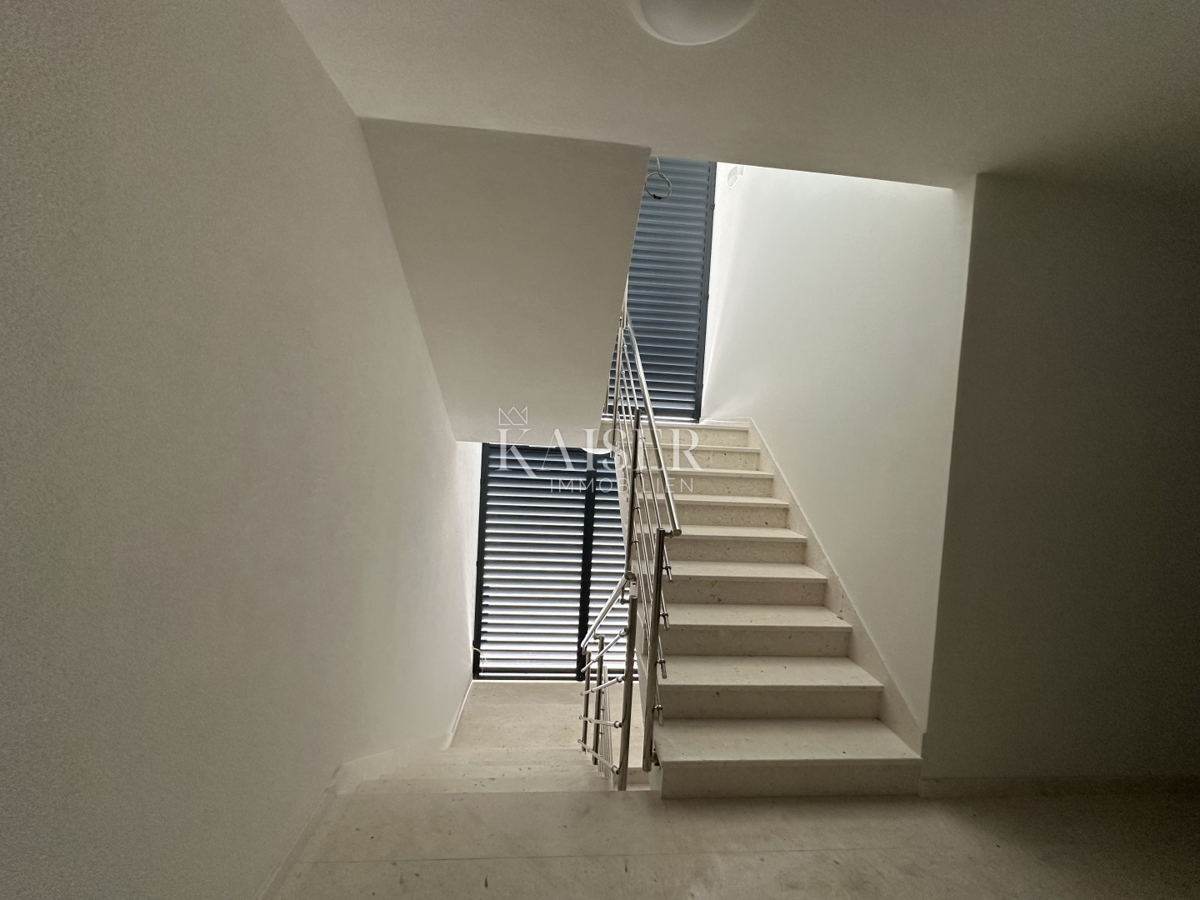 Zadar, Diklo, 92,4 m2, strešna terasa, 50 m od morja