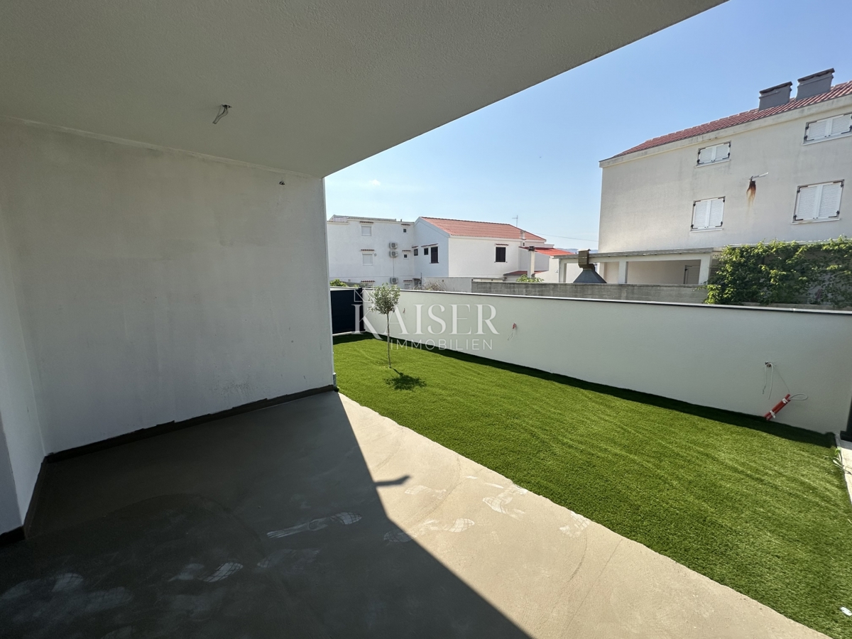 Otok Pag - apartma 56,05 m2 z vrtom, 70 m od morja