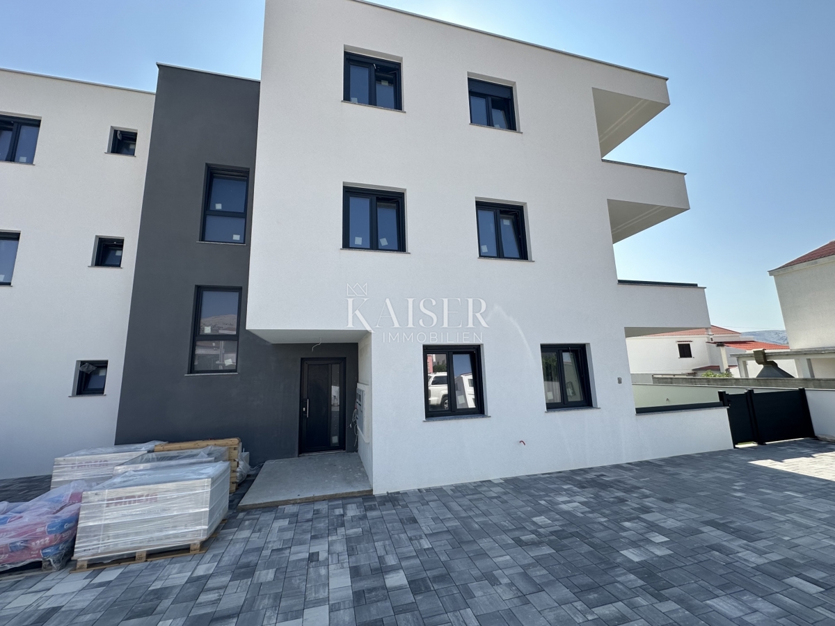 Otok Pag - apartma 56,05 m2 z vrtom, 70 m od morja