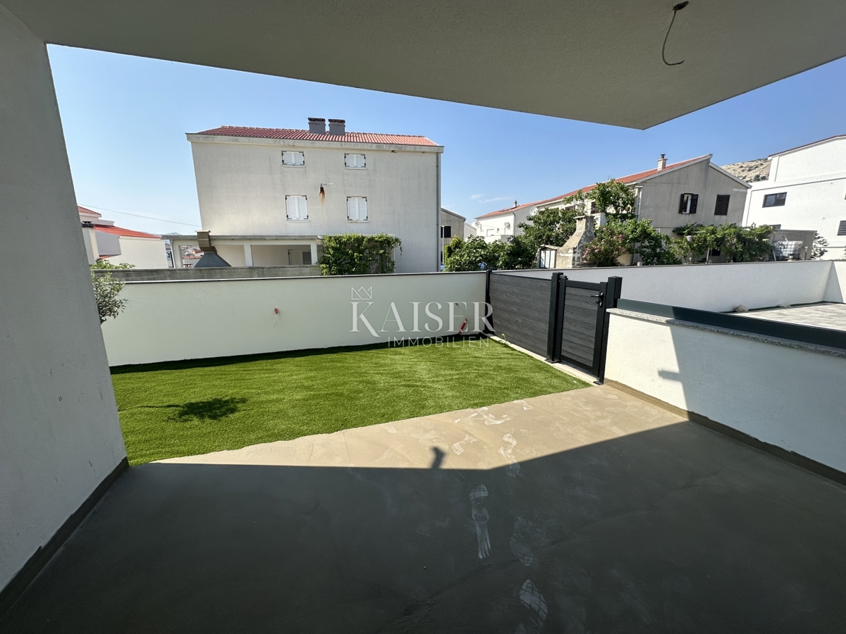 Otok Pag - apartma 56,05 m2 z vrtom, 70 m od morja