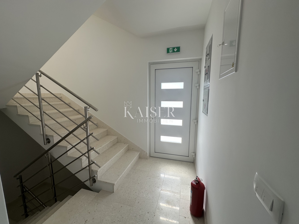Zadar; Kožino - stanovanje 135 m2 z bazenom ob morju