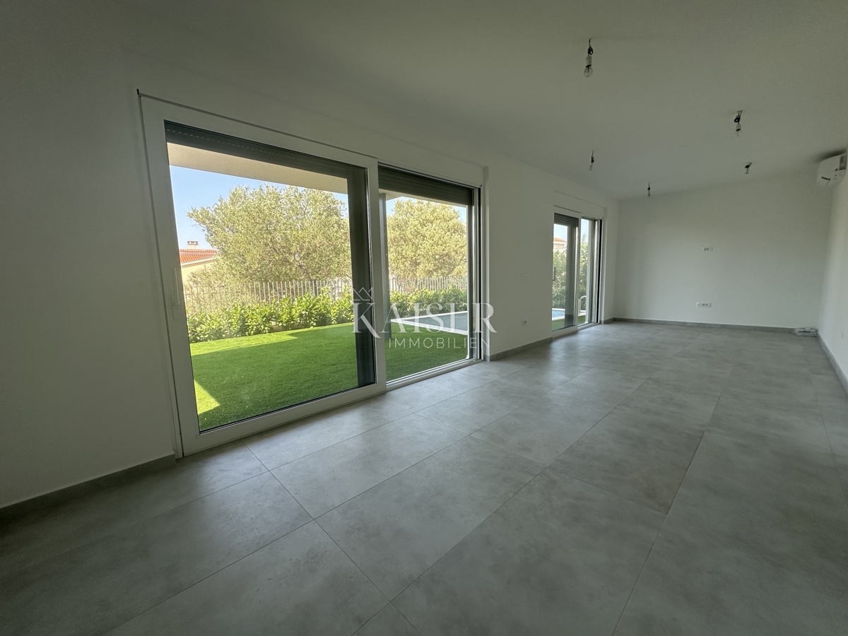 Zadar; Kožino - stanovanje 135 m2 z bazenom ob morju