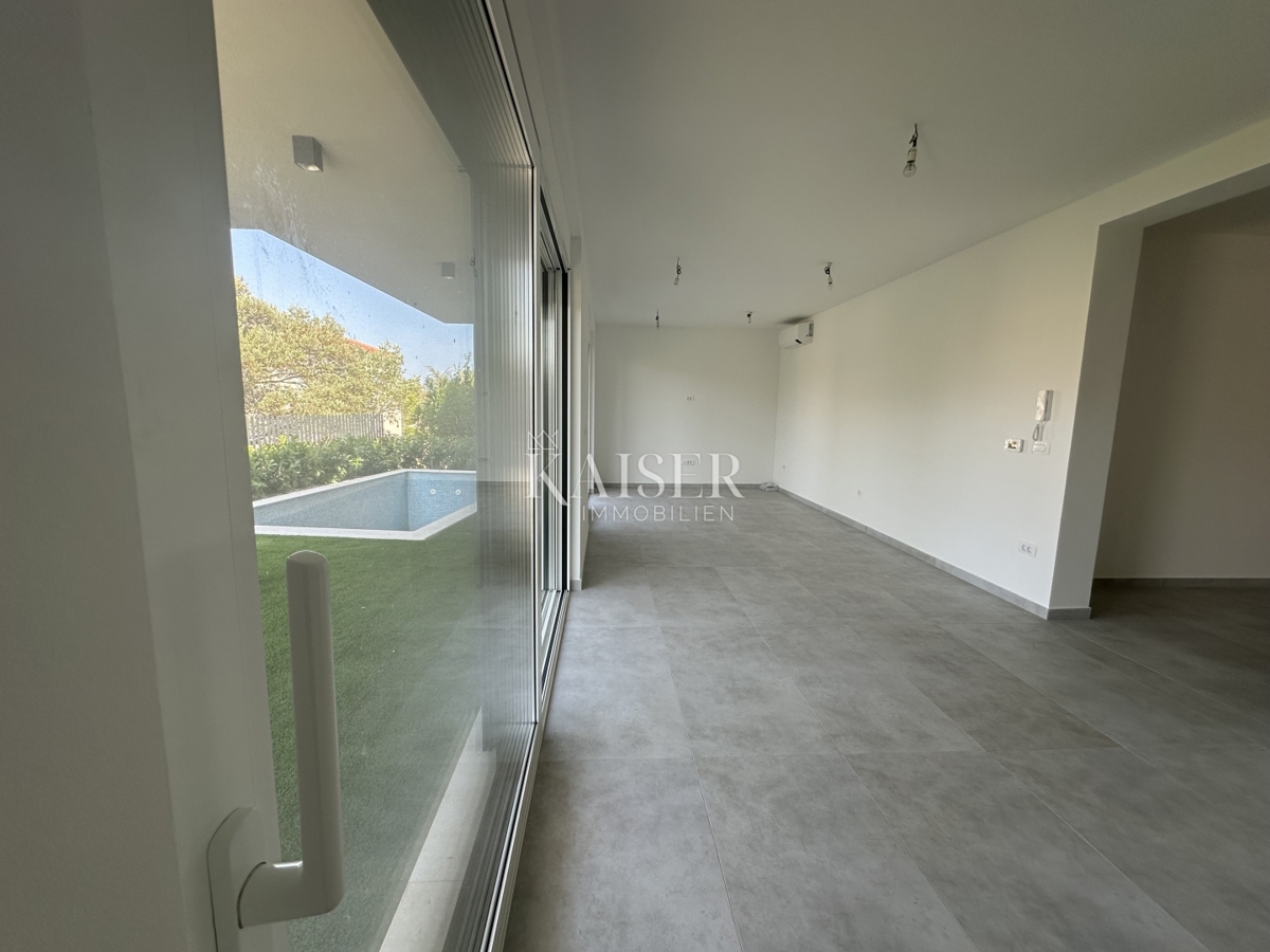 Zadar; Kožino - stanovanje 135 m2 z bazenom ob morju