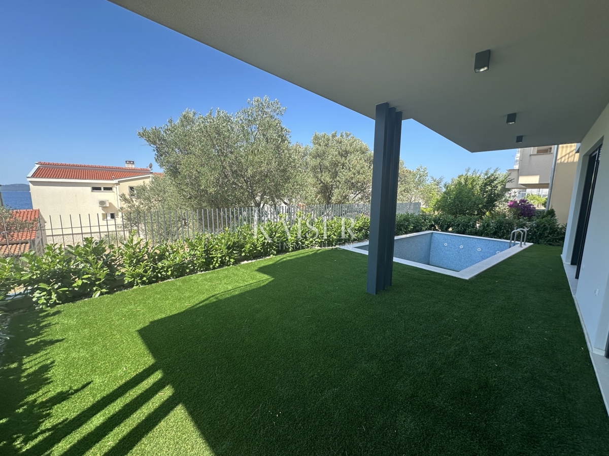 Zadar; Kožino - stanovanje 135 m2 z bazenom ob morju