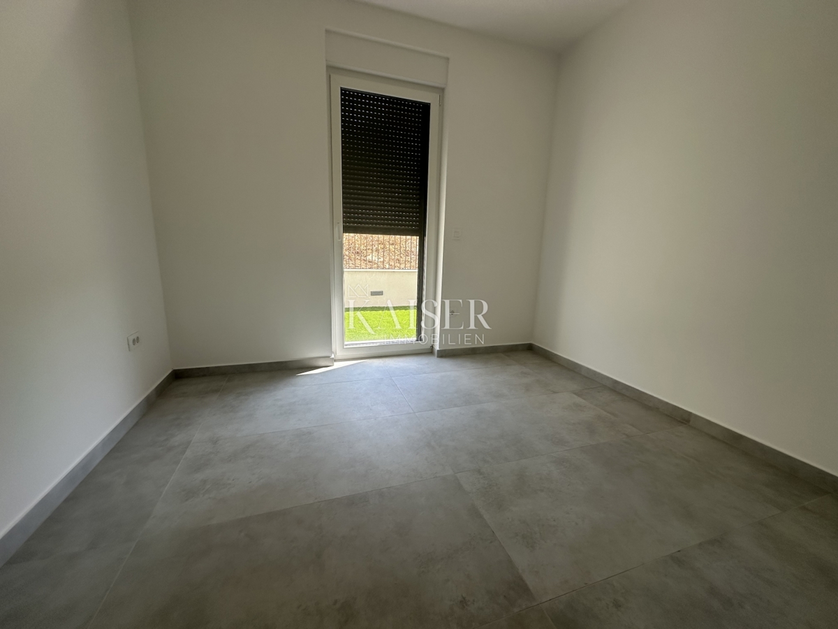 Zadar; Kožino - stanovanje 135 m2 z bazenom ob morju