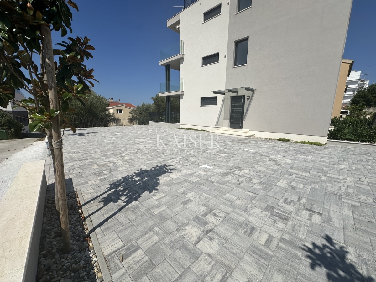 Zadar; Kožino - stanovanje 135 m2 z bazenom ob morju