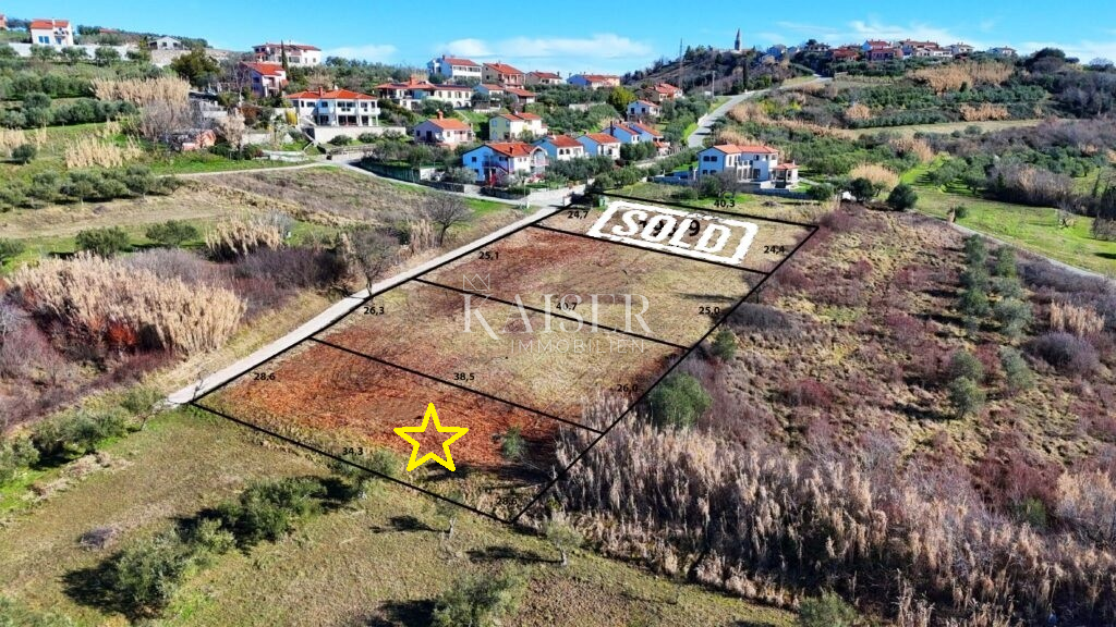  Zazidljivo zemljišče Buje, 1.032m2