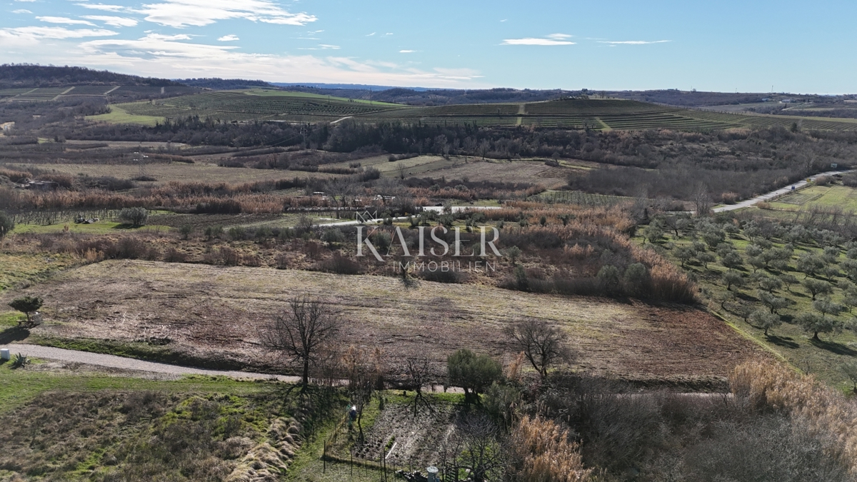  Zazidljivo zemljišče Buje, 1.032m2