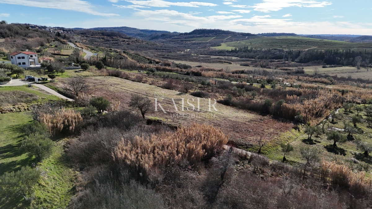  Zazidljivo zemljišče Buje, 1.032m2