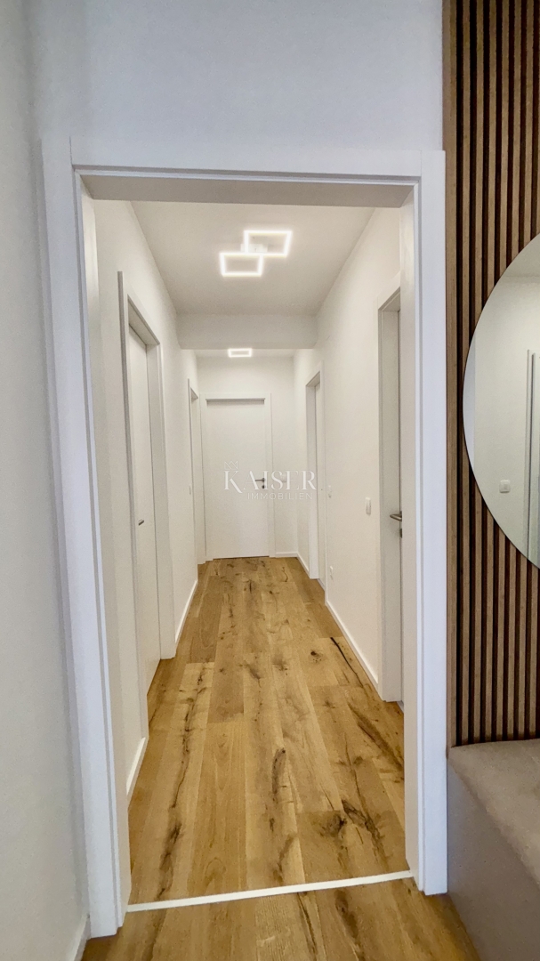 Zadar - Sukošan: Luksuzno pritlično stanovanje z bazenom, vrtom in garažo, 50 m od morja