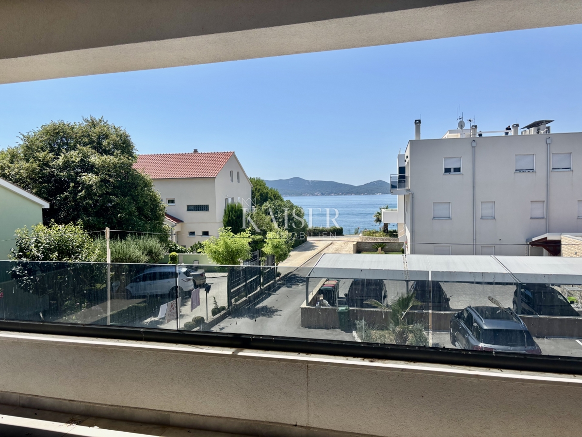 ZadarSukošan: Trisobno stanovanje 50 m od morja z razgledom in teraso