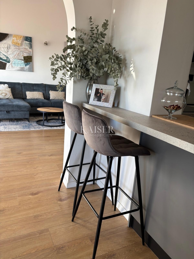 Split, Žnjan - trosobno stanovanje 120 m2 s pogledom na morje