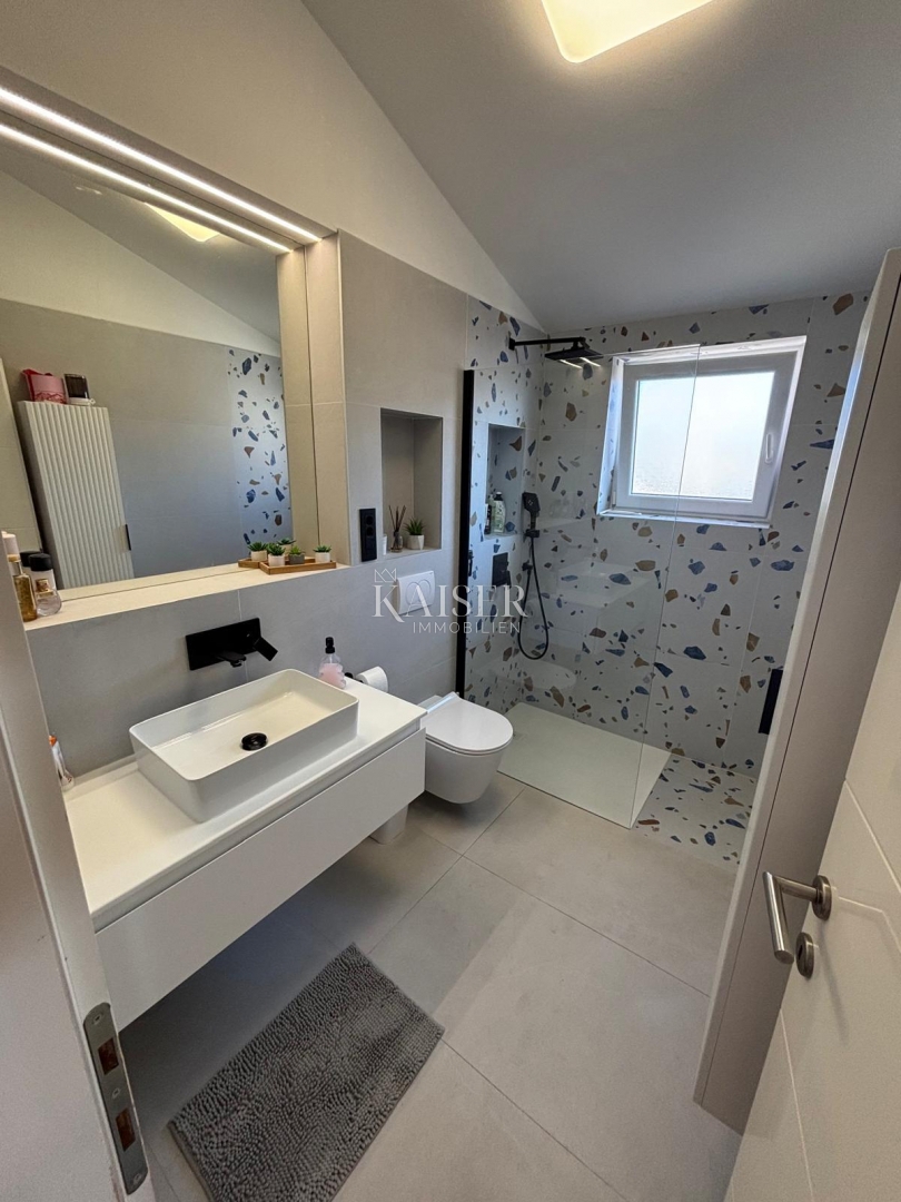 Split, Žnjan - trosobno stanovanje 120 m2 s pogledom na morje