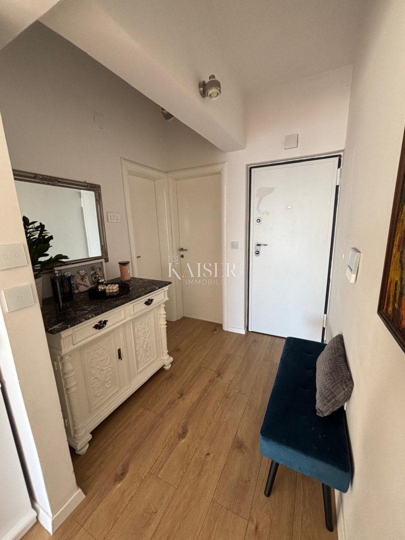 Split, Žnjan - trosobno stanovanje 120 m2 s pogledom na morje